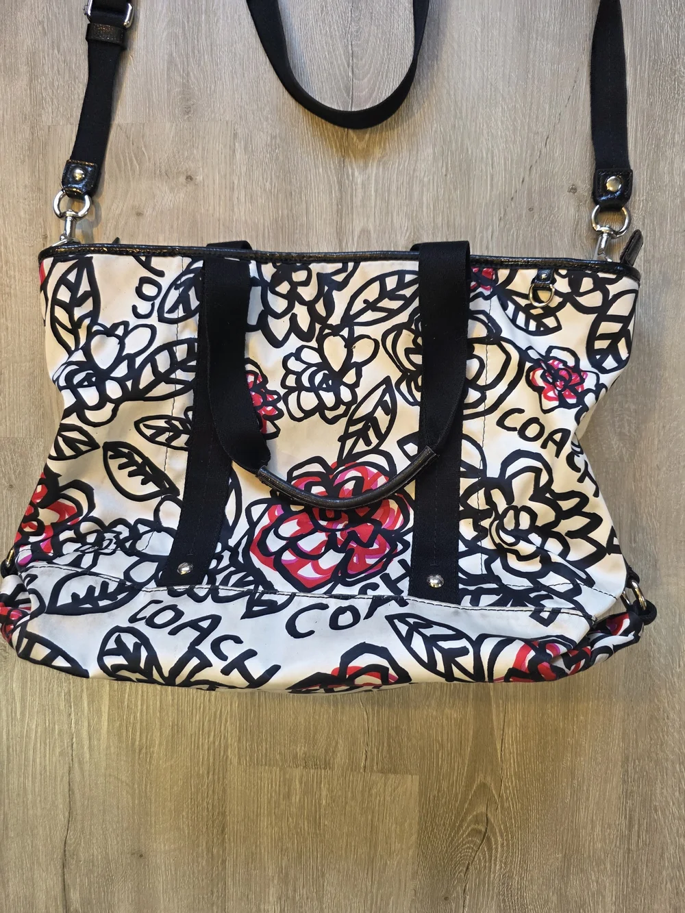 Coach Poppy Floral Daisy Graffiti Shoulder Bag Tote Black White F16583